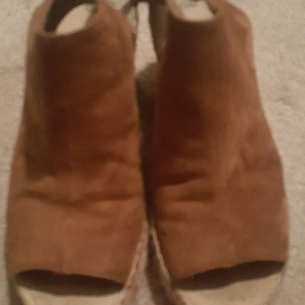 Suede Gap wedge sandal